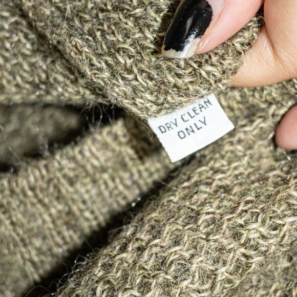 ST. JOHN Turtleneck Pullover Sweater in Olive Green Knit fits Small - Picture 8 of 8